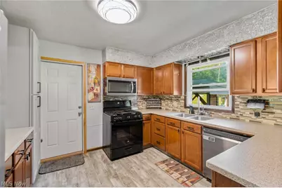 3595 Dauphin Drive NE, Canton, OH 44721 - Photo 7