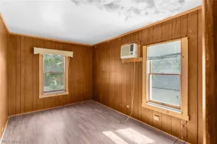 84 Prospect St, Struthers, OH 44471 - Photo 9