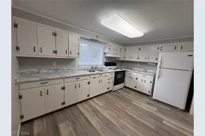 210 W 3rd Street, Uhrichsville, OH 44683 - Photo 3
