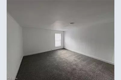 210 W 3rd Street, Uhrichsville, OH 44683 - Photo 9