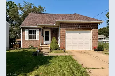 424 NE Shaw Avenue NE, Massillon, OH 44646 - Photo 1