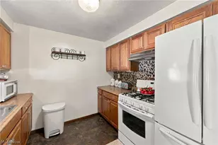 38233 Parkway Blvd, Willoughby, OH 44094 - Photo 9