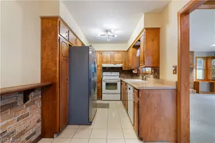 2263 Dewport Dr, Akron, OH 44312 - Photo 11
