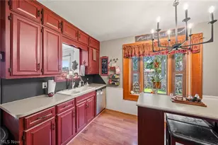 3051 Perrydale St NW, Uniontown, OH 44685 - Photo 9