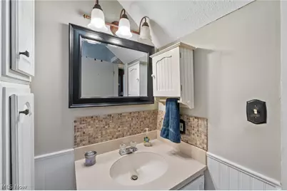 3051 Perrydale Street NW, Uniontown, OH 44685 - Photo 17