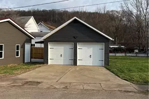 241 McKinley Ave, Newcomerstown, OH 43832 - Photo 3