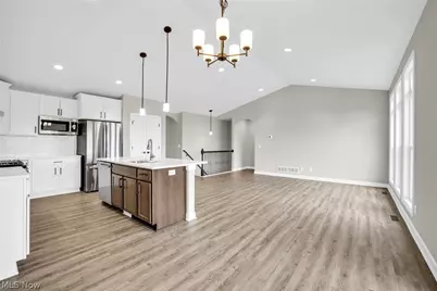 506 Meadow Trail SW, Hartville, OH 44632 - Photo 7