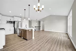 506 Mdw Trl SW, Hartville, OH 44632 - Photo 7