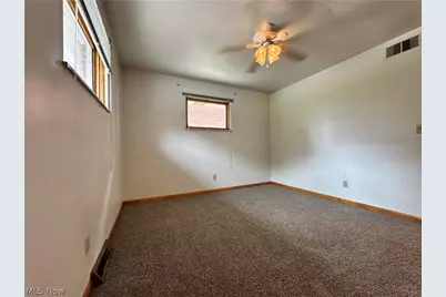 229 Donnell Street, Weirton, WV 26062 - Photo 17