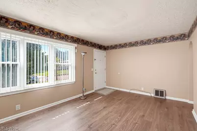 379 Stanford Street, Akron, OH 44314 - Photo 9