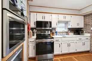 2390 Roth Dr, Cuyahoga Falls, OH 44221 - Photo 13