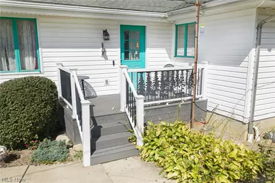 1325 Braceville Robinson Road, Worthington, OH 44470 - Photo 7