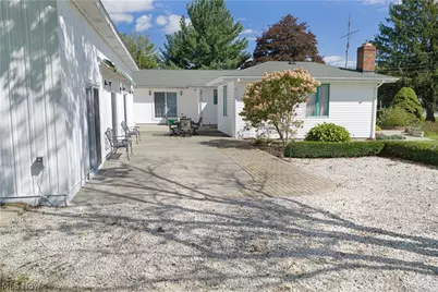 1325 Braceville Robinson Road, Worthington, OH 44470 - Photo 9
