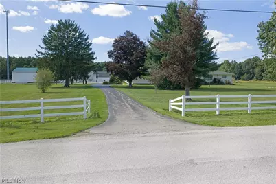 1325 Braceville Robinson Road, Worthington, OH 44470 - Photo 5