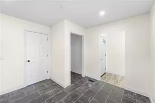 34297 W Point Dr, North Ridgeville, OH 44039 - Photo 9