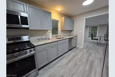 1069 Ghent Road, Akron, OH 44333 - Photo 7