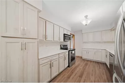 4727 Greenbriar Square NE, Canton, OH 44714 - Photo 9