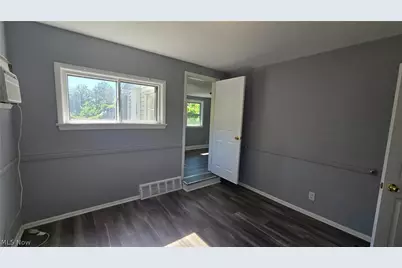 810 E 157th Street, Loveland, OH 44110 - Photo 13