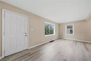 1137 Smithfarm Ave, Akron, OH 44305 - Photo 7