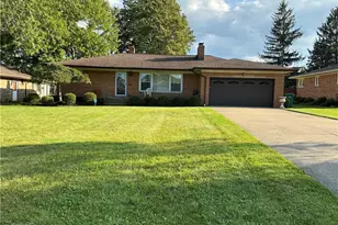 952 E Parkhaven Dr, Green Hills, OH 44131 - Photo 1