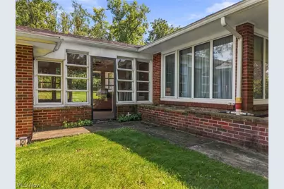 5738 Griffith Avenue NW, North Canton, OH 44720 - Photo 5