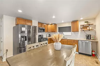 131 Maple Street SW, Sugarcreek, OH 44681 - Photo 3