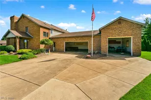 594 Shadydale Dr, Canfield, OH 44406 - Photo 3