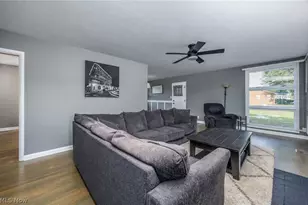 138 E 5th St, Williamstown, WV 26187 - Photo 5