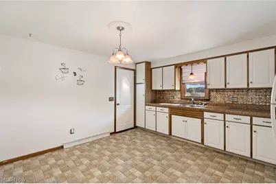 6264 Paris Avenue, Louisville, OH 44641 - Photo 7