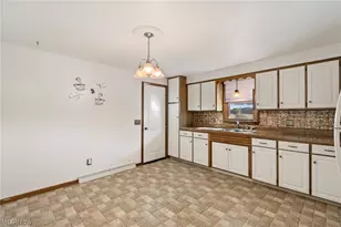 6264 Paris Ave, Louisville, OH 44641 - Photo 7