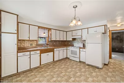 6264 Paris Avenue, Louisville, OH 44641 - Photo 9