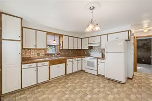 6264 Paris Ave, Louisville, OH 44641 - Photo 9