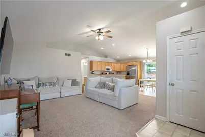 477 Franklin Avenue, Barberton, OH 44203 - Photo 3