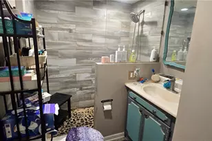 1043 Berwin St, Akron, OH 44310 - Photo 9