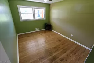 1303 Cherry Ln, Green Hills, OH 44131 - Photo 17