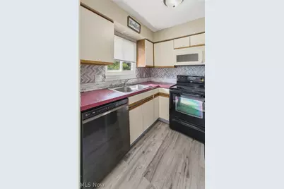 2013 50th Street NW, Canton, OH 44709 - Photo 9