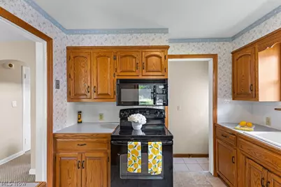 241 Van Buren Avenue, Cuyahoga Falls, OH 44221 - Photo 7