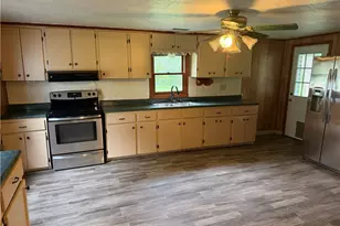 606 E 1st St, Uhrichsville, OH 44683 - Photo 7