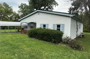 606 E 1st St, Uhrichsville, OH 44683 - Photo 5
