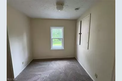 4031 Elyria Avenue, Lorain, OH 44055 - Photo 21