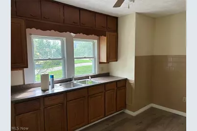 4031 Elyria Avenue, Lorain, OH 44055 - Photo 19