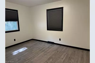 522 Grandview Avenue, Barberton, OH 44203 - Photo 13