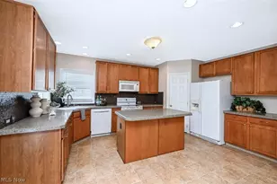 1257 Muchney Cir, Akron, OH 44312 - Photo 17