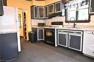 842 Day St, Conneaut, OH 44030 - Photo 11