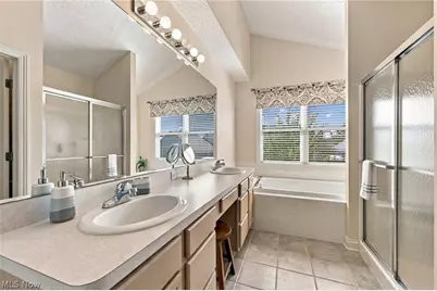 10262 Wildflower Way, Grandview Heights, OH 44147 - Photo 19