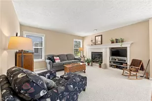 10262 Wildflower Way, Grandview Heights, OH 44147 - Photo 13
