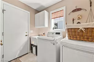 10262 Wildflower Way, Grandview Heights, OH 44147 - Photo 15