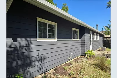 1800 Liberty Drive, Akron, OH 44313 - Photo 3