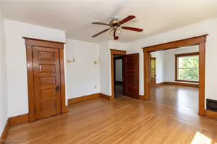 1037 W 8th St, Lorain, OH 44052 - Photo 7