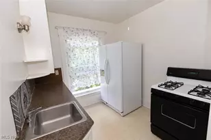 1037 W 8th St, Lorain, OH 44052 - Photo 9